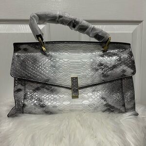 💗 *NEW* Elegant Silver Crocodile‎ Pattern Handbag